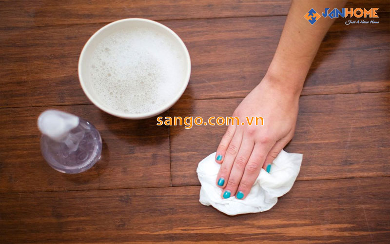 Sử dụng dầu gội trẻ em để lau sàn